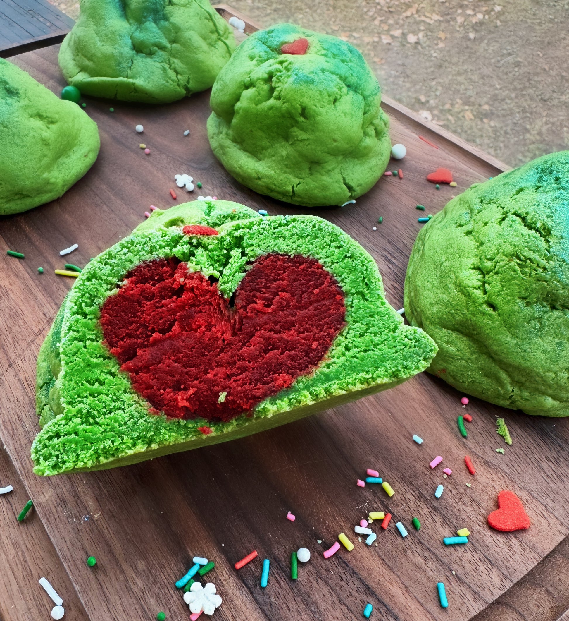 Peluche Le Grinch ILLUMINATION monstre vert écharpe rouge Noël 25 c